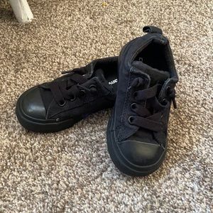 Baby Converse shoes, size 7, good condition!